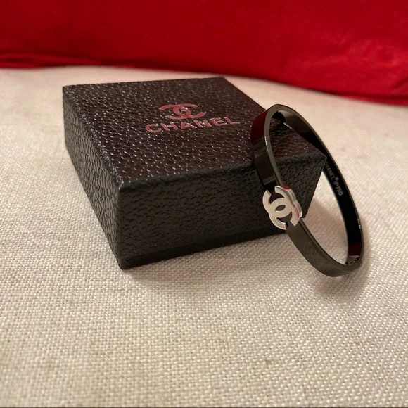 CC bracelet Available in silver logo bracelet - Picture 4 of 7